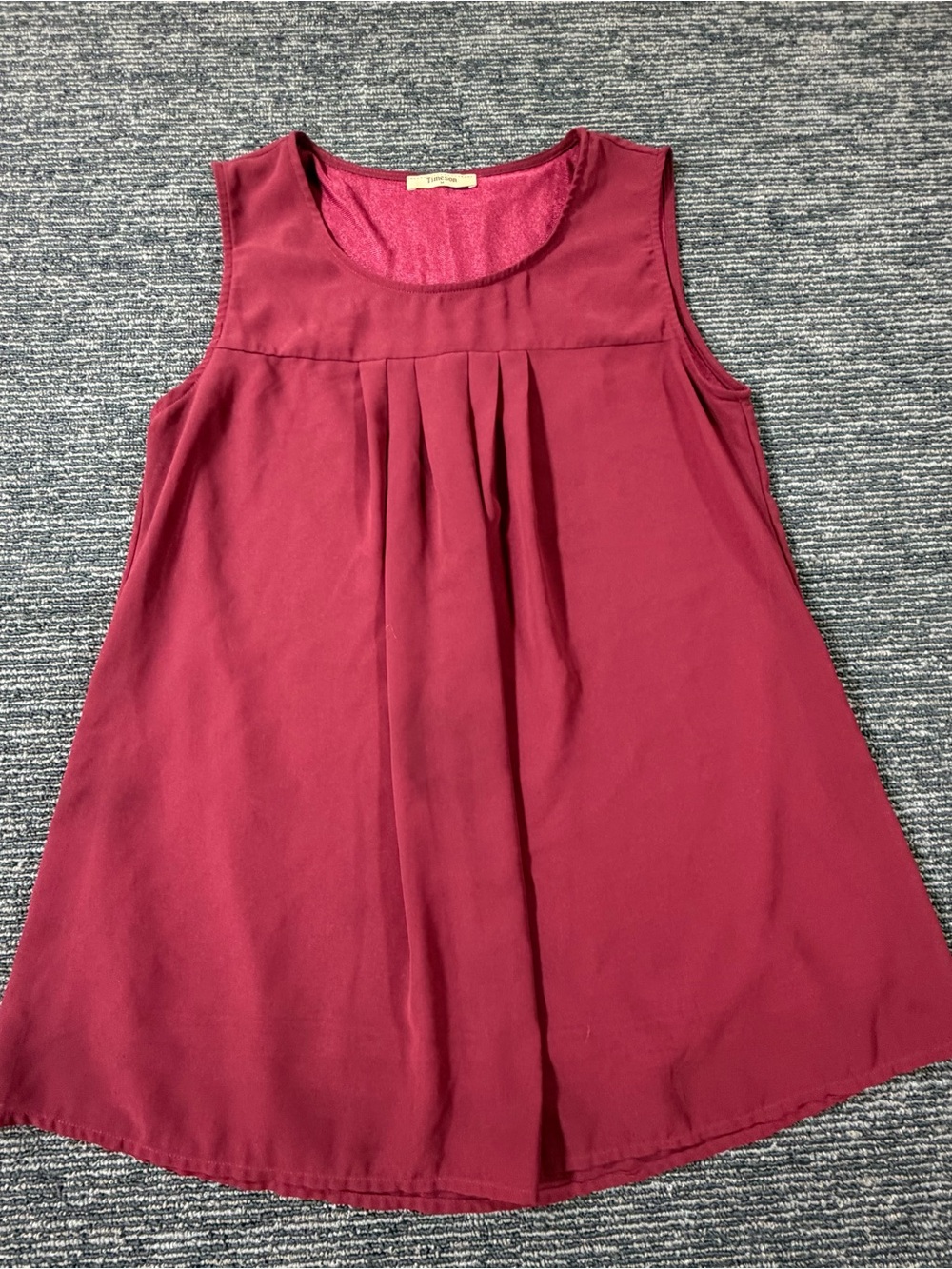 Women's Medium Sleeveless Pleated Tank Top - Burgundy